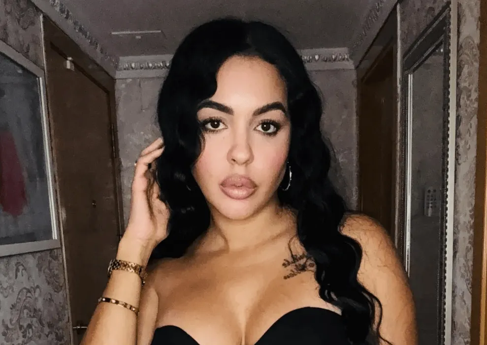 九游体育-一位单亲妈妈因长相酷似乔治娜，一夜之间在网络上爆红