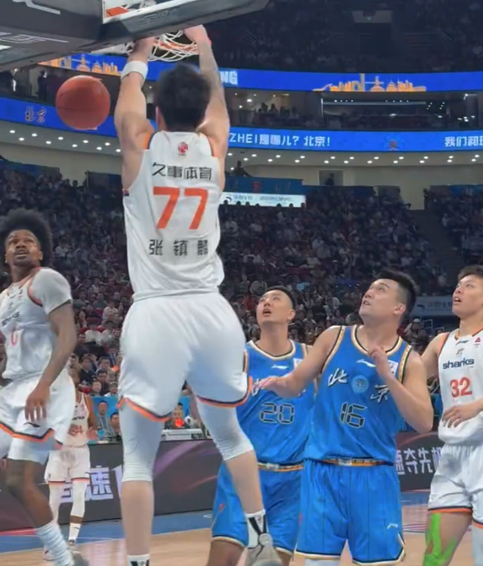 九游体育-王哲林24+17成现役总分王！上海险胜北京取19连胜 弗格36+9三分|古德温|三分球|CBA|杰曼|翟晓川_新浪体育_新浪新闻
